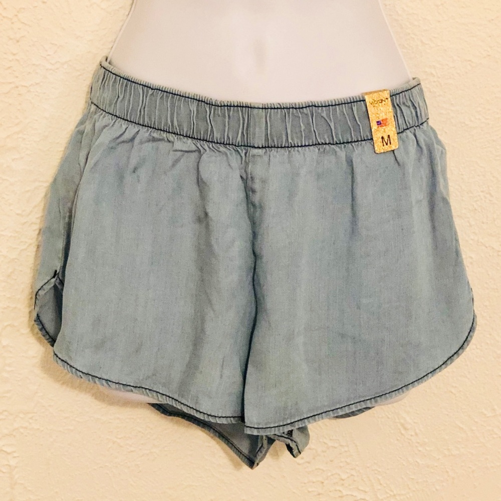 Elastic wasted denim shorts, women’s size M